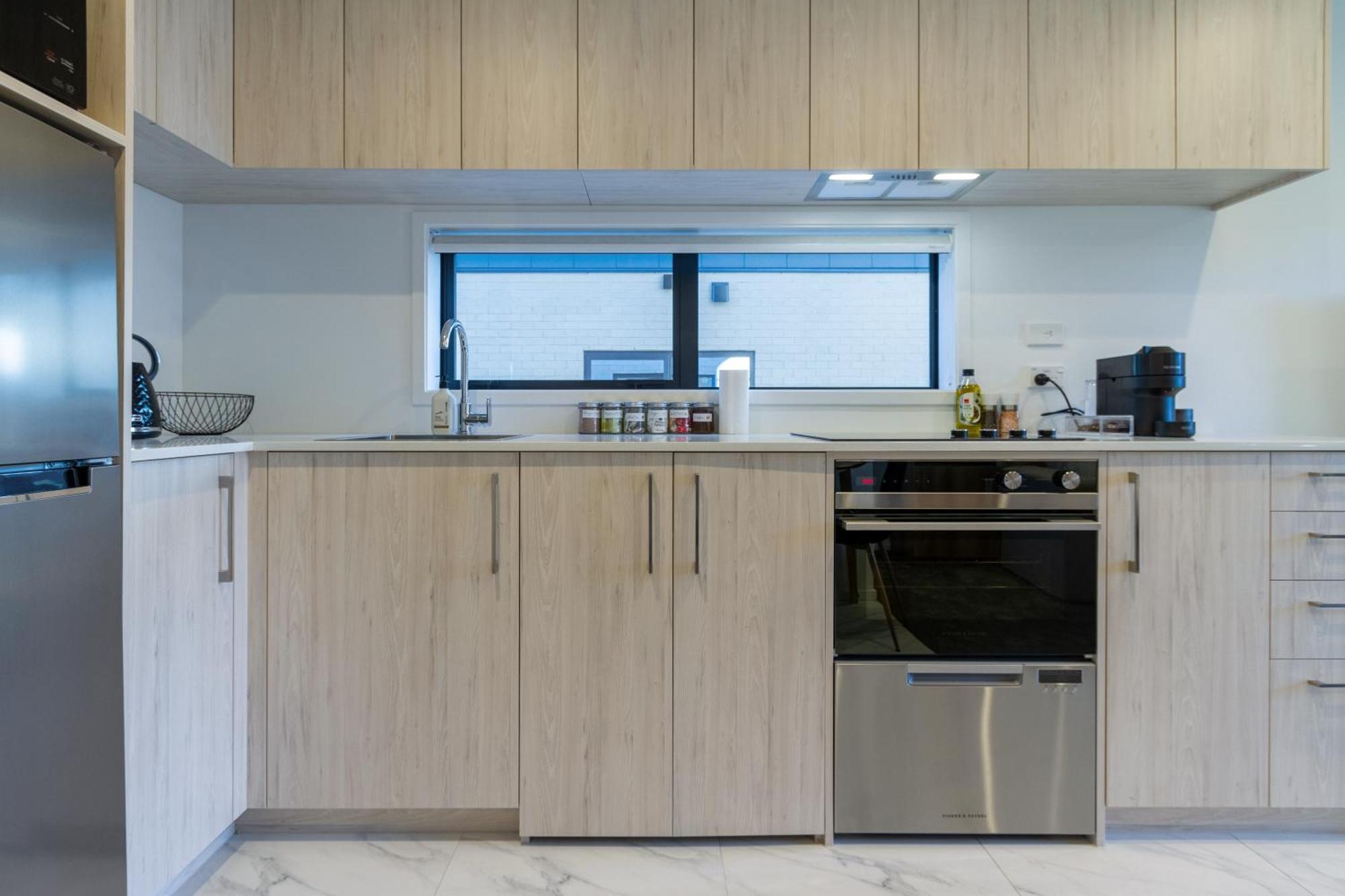 Single Level Studio Escape On Wilmer St - Central Christchurch Exterior photo